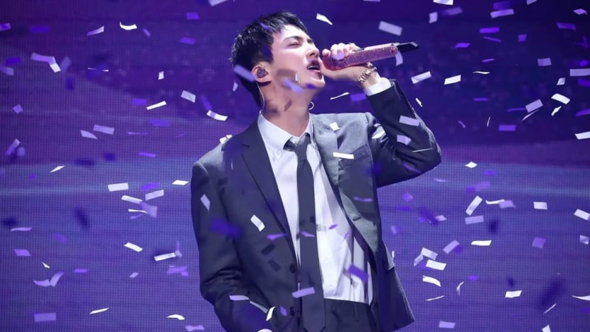 Jin BTS dicium fans saat acara pelukan, polisi selidiki dugaan pelecehan seksual