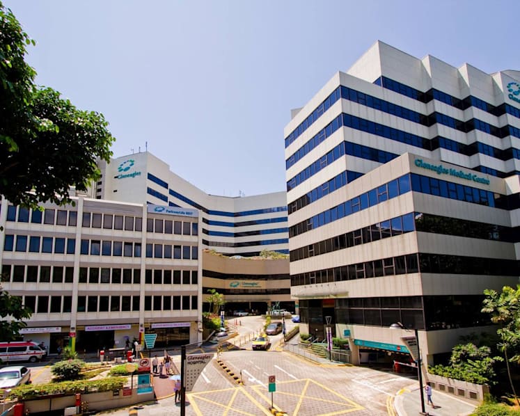 Anaesthetist suspended after leaving high-risk surgery repeatedly for phone calls