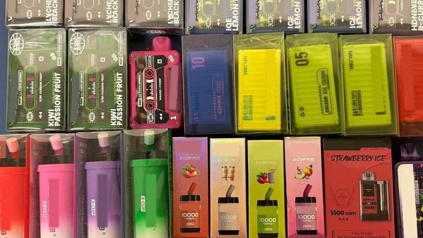 2 teenagers among 4 people nabbed at Tuas Checkpoint for allegedly importing e-vaporisers from Johor Bahru