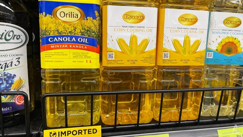 Expect 'further pressure' on cooking oil prices in Singapore as Indonesia bans palm oil exports: MTI Expect 'further pressure' on cooking oil prices in Singapore as Indonesia bans palm oil exports: MTI