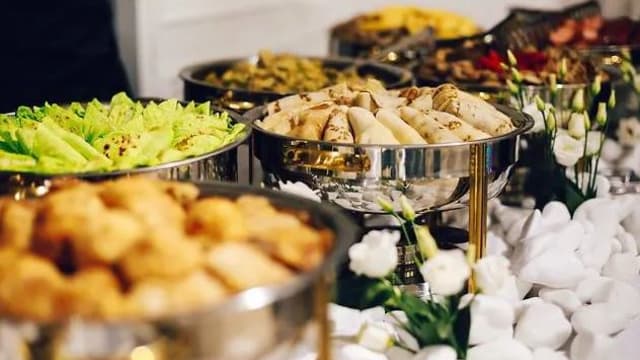 中国女子暴吃两小时自助餐　开刀取出1.5公斤食物 