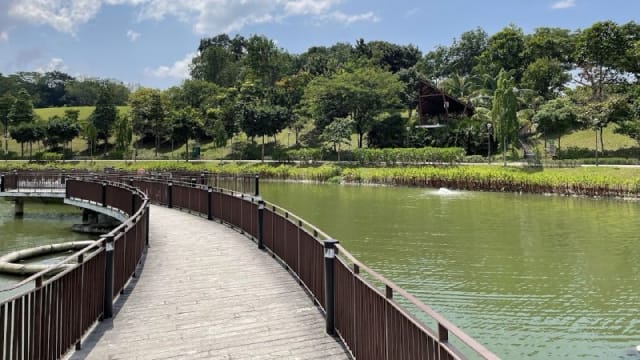 榜鹅水道公园 发现女浮尸