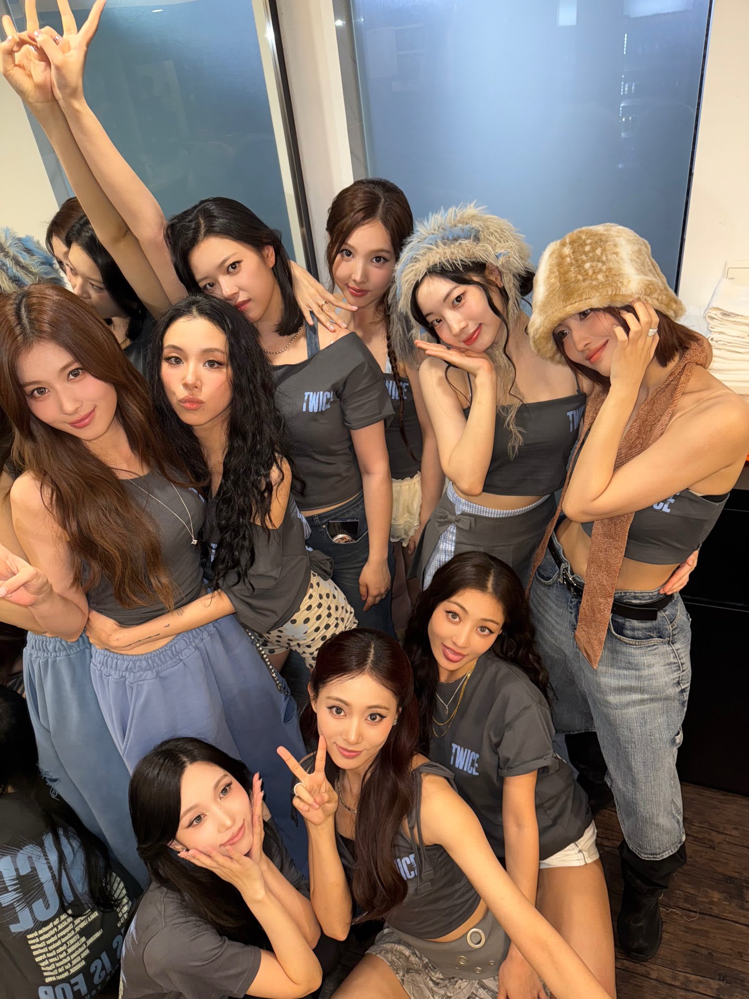 twice_singapore_group_picture.jpeg