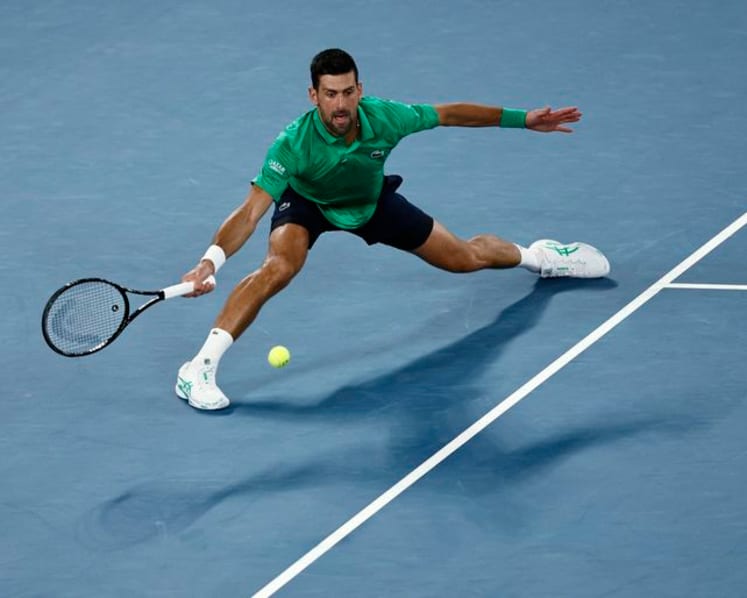 Djokovic leads old guard through in Melbourne, Swiatek and Gauff progress