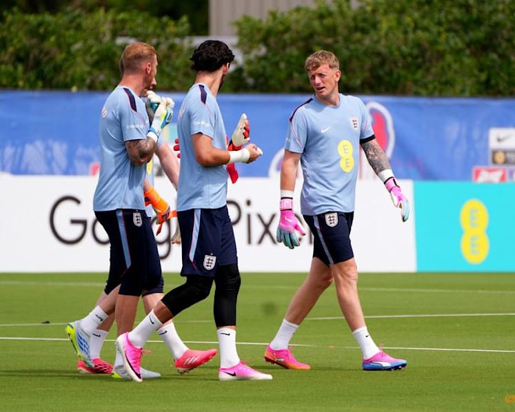 England hit by training kit theft ahead of Kansas City arrival