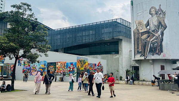 NOTA DARI JAKARTA: Melihat Bintang Dan Menikmati Seni Di Jakarta