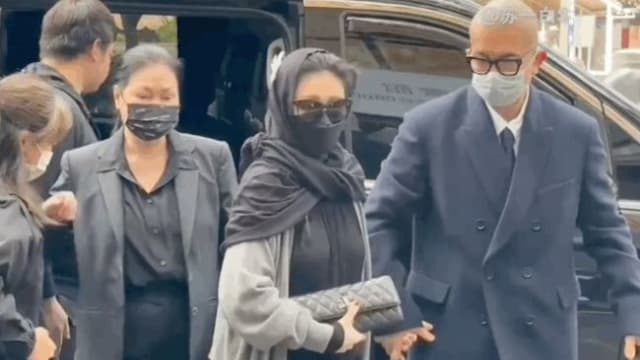 大S穿着宽松长白发现身　网猜爱美的她不染发是因为……