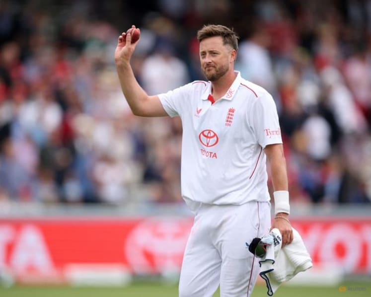 Robinson helps put England on top in first test agianst New Zealand