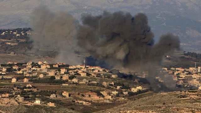 以色列对黎巴嫩南部小镇发动空袭 造成三死一伤