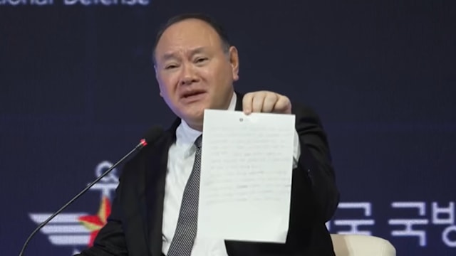 菲律宾防长称收到字条重申南海主权 指责中国“霸凌”
