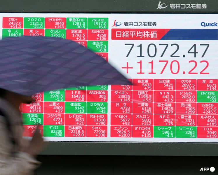 US-Iran deal sparks record highs for Asian stocks, drags on oil