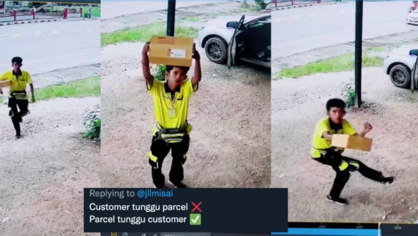 'Abang courier' joget sambil hantar bungkusan, cuit hati warganet 'Abang courier' joget sambil hantar bungkusan, cuit hati warganet