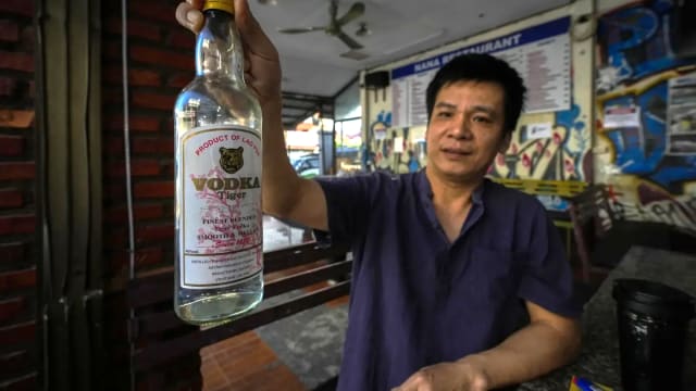 六名外国人喝毒酒身亡后 老挝禁止销售和饮用某牌子酒