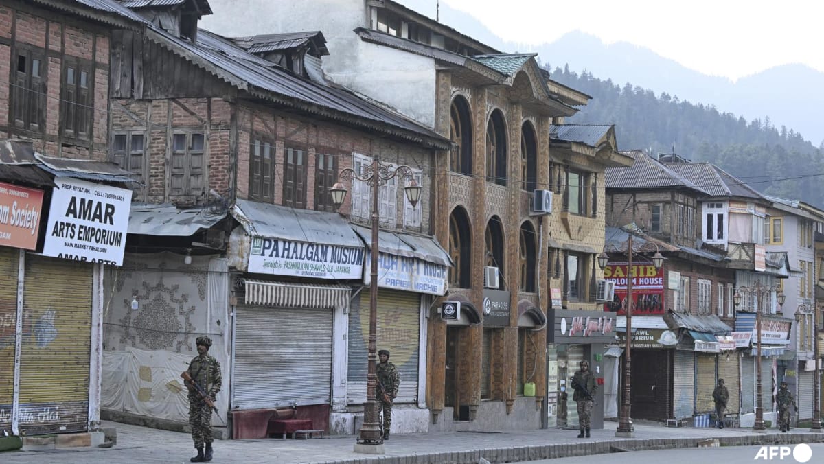 Tourists flee India-administered Kashmir after deadly attack