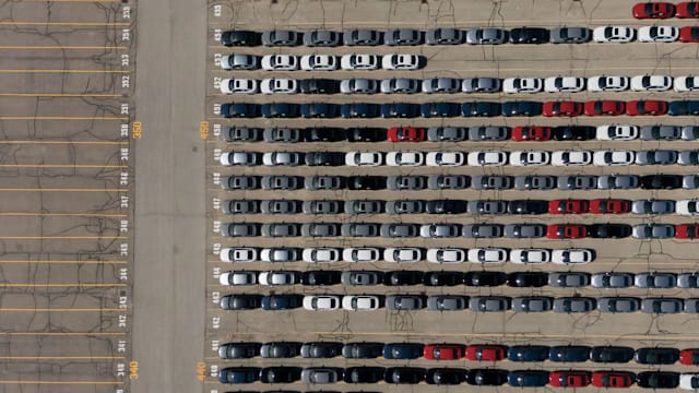 美国宣布明年起 对加车辆和钢材征收50%关税