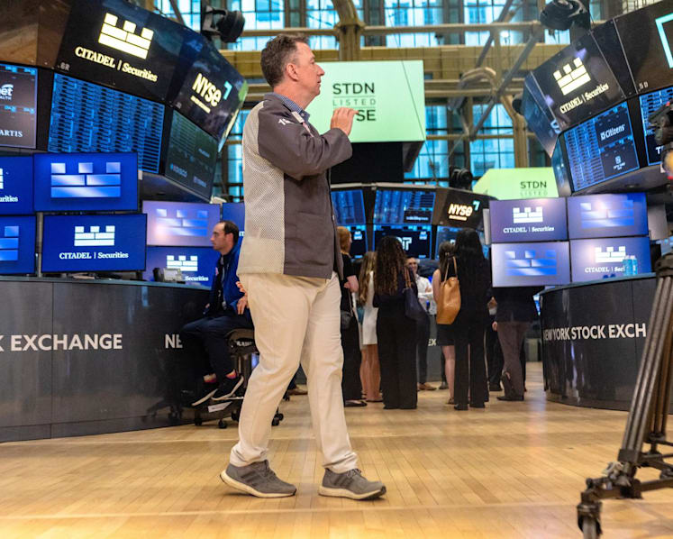 Wall Street ends lower for the day and week as chip selloff broadens