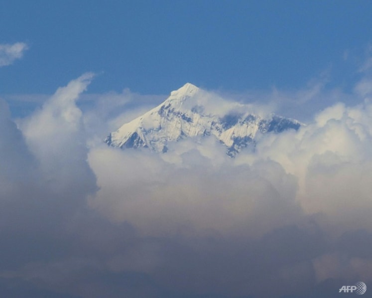 Nepal retrieves bodies of six dead in helicopter crash, five Mexicans among them