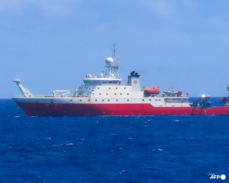 Japan says it told China survey ship to leave Tokyo's economic waters