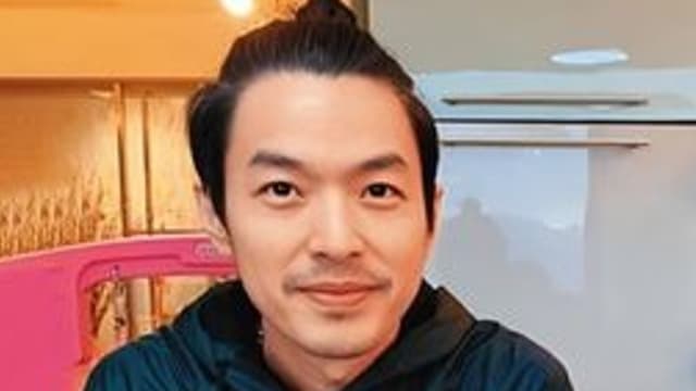 李威卷入命案　妻子一同现身法院，爆出已婚身份