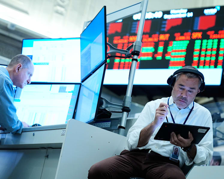 Stocks fall on soaring bond yields, higher oil prices