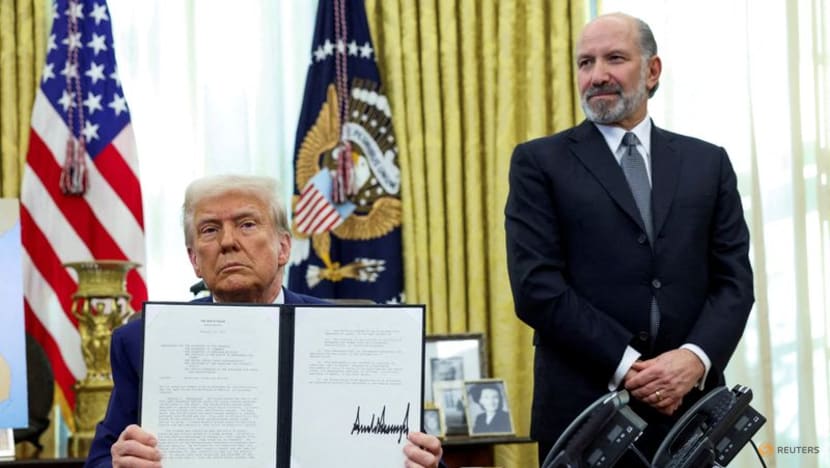 Trump signs price transparency executive order Trump signs price transparency executive order