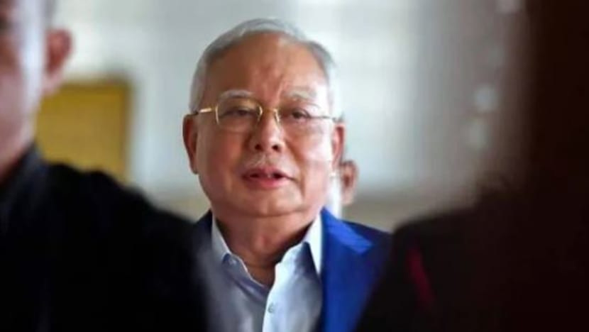 Perbicaraan kes 1MDB ditangguh, Najib dihantar ke hospital kerana sakit lutut