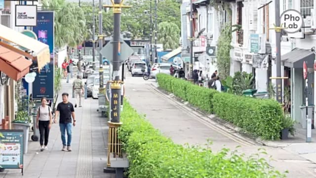 新山雨势浇灭购物潮 商家冀天气转晴再迎来狮城消费者