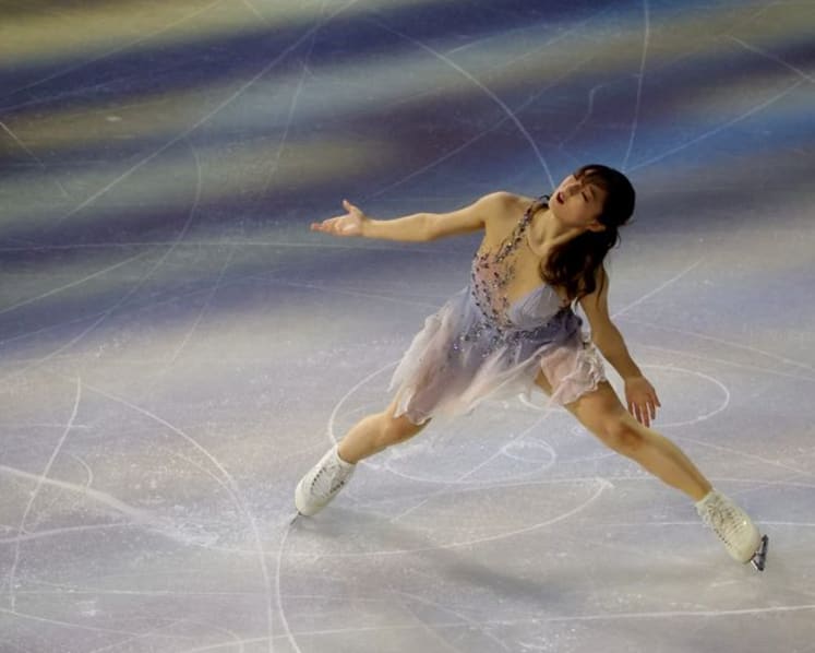 Figure skating-Japan's Sakamoto on pace for fourth world title in Prague