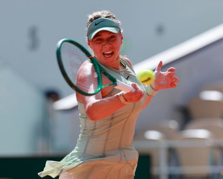 Parry stuns Anisimova to reach first Grand Slam fourth round at the French Open