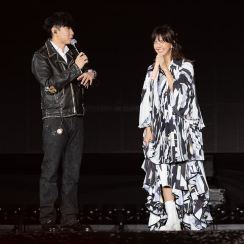 突破次元壁！林俊杰惊喜现身孙燕姿演唱会，史上最强音震撼合体飙歌掀起高潮！