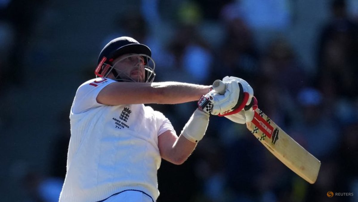 England bowler Atkinson comes off injured in Melbourne test