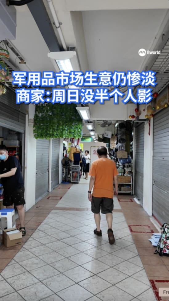 军用品市场生意仍惨淡 商家：周日没半个人影