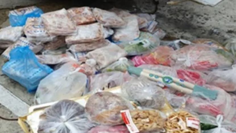 Lelaki cuba seludup 200kg produk makanan ke S'pura guna trak berdaftar Thailand Lelaki cuba seludup 200kg produk makanan ke S'pura guna trak berdaftar Thailand