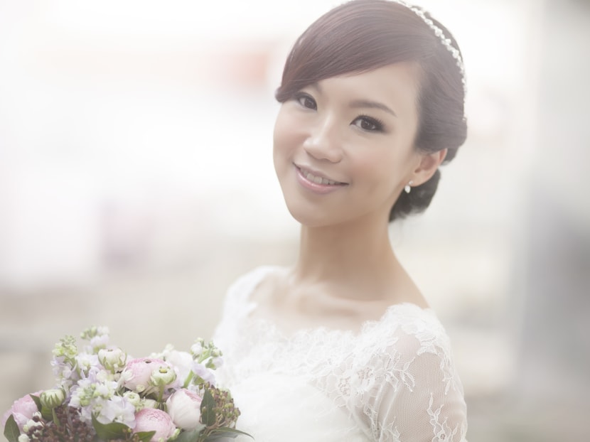 Glowing bride to be Peifen is actually clueless about the flowers in her hand