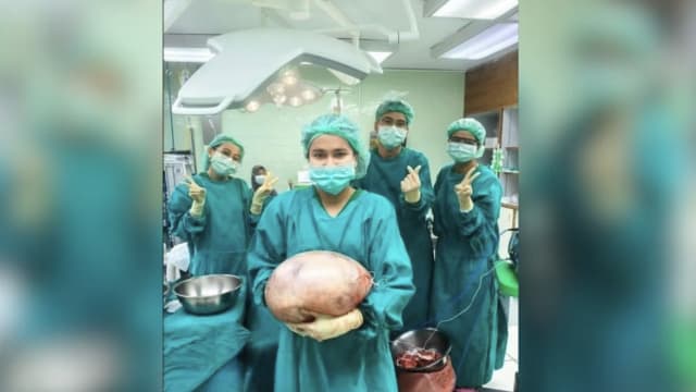 多年来以为只是肥胖 泰女腹中切出八公斤巨大卵巢囊肿