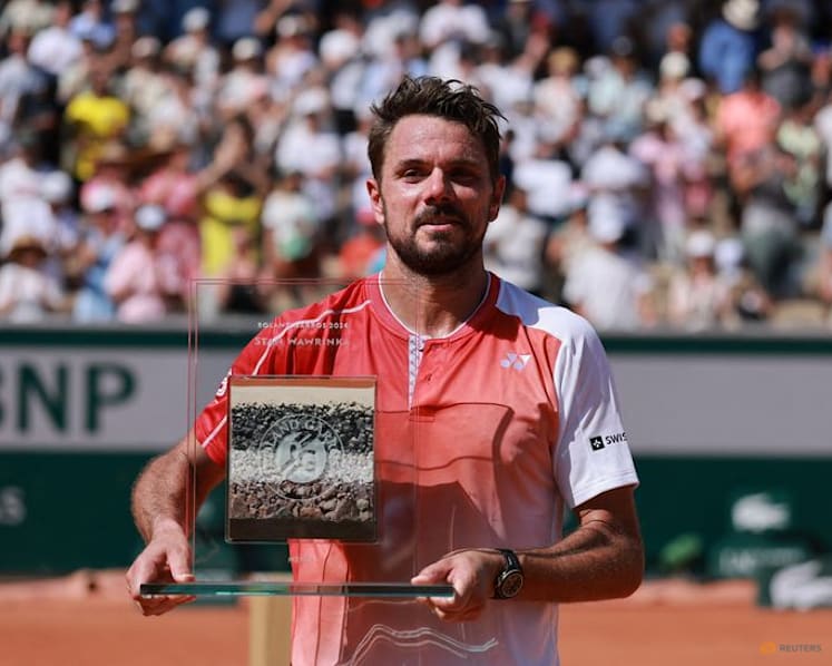 Swiatek cruises, Wawrinka and Monfils conclude French Open chapters
