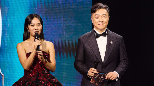 黄暄婷首挑《红星大奖》主持大梁表现如何？凤凰卫视“台声”张妙阳这样评价！