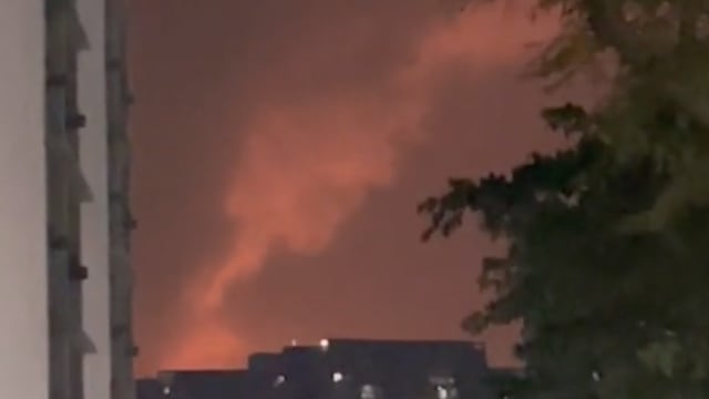 本地北部出现红光浓烟 实为柔工厂排气故障