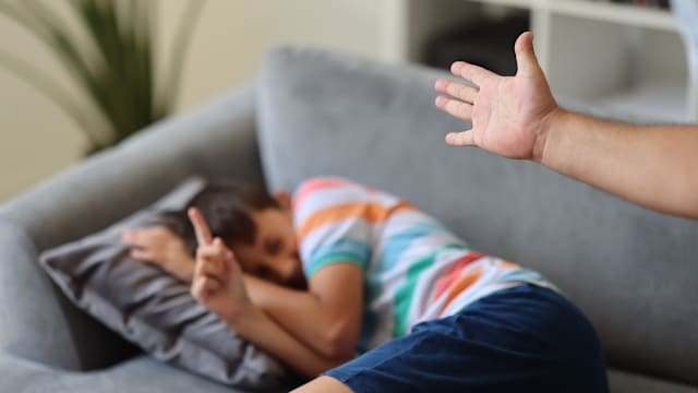 父实施家暴管教儿子  18岁儿申请人身保护令获准