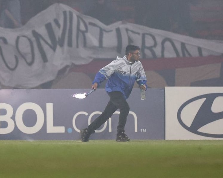 Copa Libertadores game in Colombia abandoned due to crowd trouble