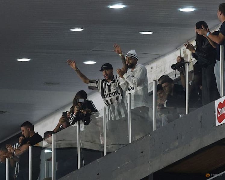 Coutinho reunites with former Brazil teammate Neymar at Santos