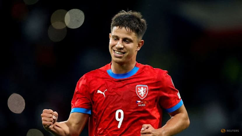 Czechs make five changes, South Africa ditch defensive formation