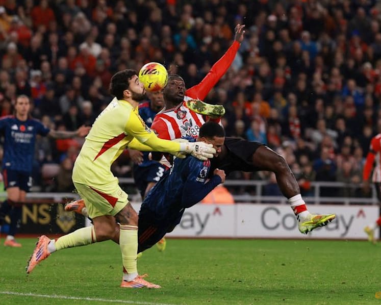 Sunderland halt Arsenal's winning run with last-gasp 2-2 draw