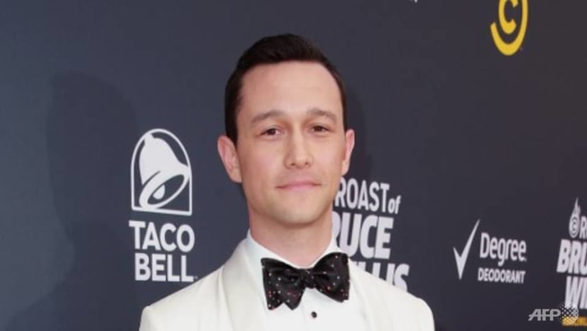 Actor Joseph Gordon-Levitt wants your photos of chicken rice, laksa and other local food
