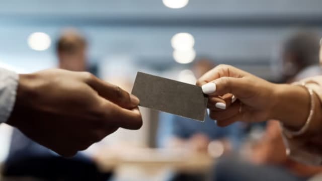 为促进可持续性 更多公司采用数码名片 