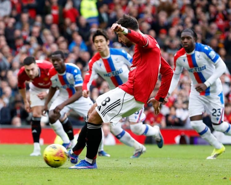 Man United climb to third in table with come-from-behind win over Palace