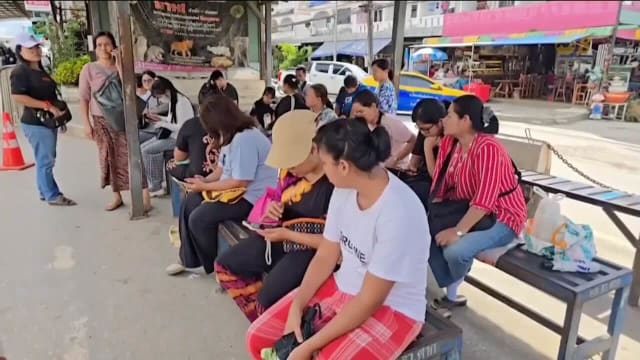 缅甸关闭妙瓦底口岸 泰国货运车受困导致物价飙升