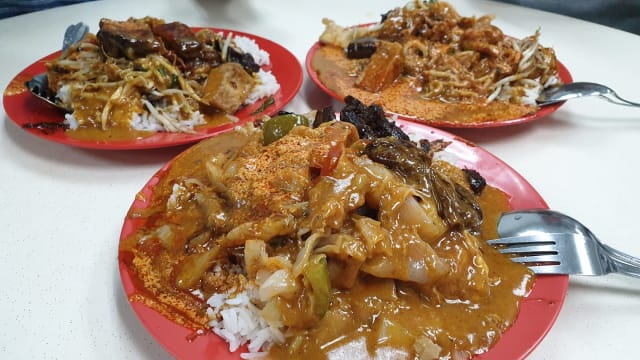 新加坡多元文化都在这盘中！好吃的海南咖喱饭哪里找？