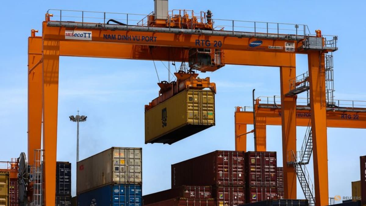 Vietnam November exports down 7.1% from October