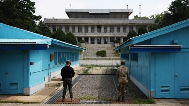 朝鲜官兵开始携带手枪 打破韩朝边境非武装共识
